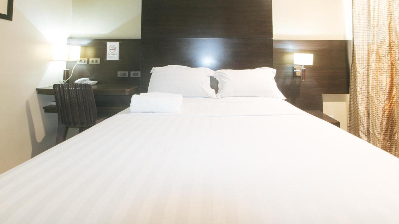 Lorenzzo Suites Hotel Makati City Extérieur photo